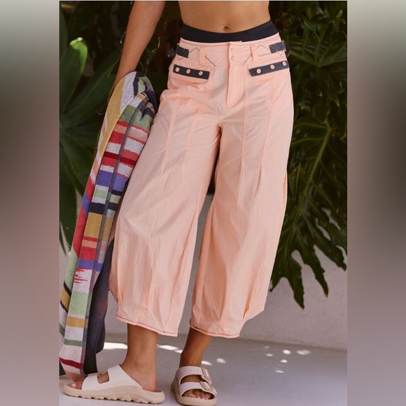 Free People Movement ~ Elevate Crop Pants ~ XS Pastel Peach ~ * NWT * 🏝️ - Picture 3 of 10